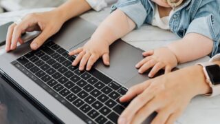ベビー用品の購入で後悔しないよう確認するイメージ
