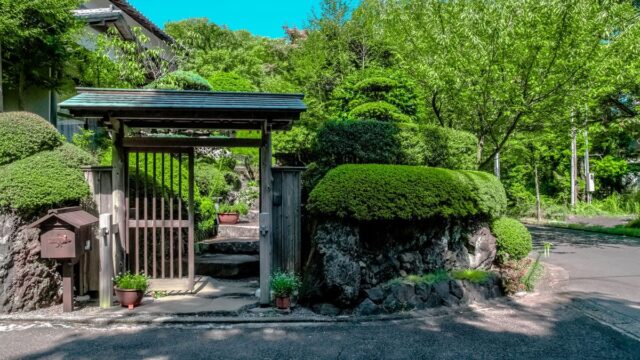 チラシ投函の対策｜お断りステッカーとポストの工夫で防ぐ方法