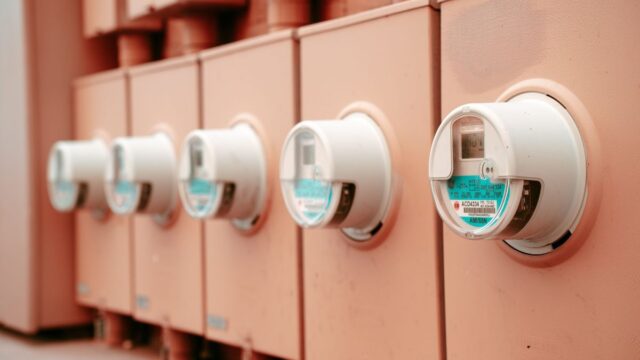 電気の名義変更｜亡くなった後・引っ越し・相続での手続き方法