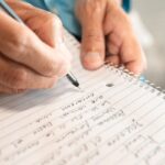 エンディングノートの書き方の例｜項目別の記入例と書くコツ