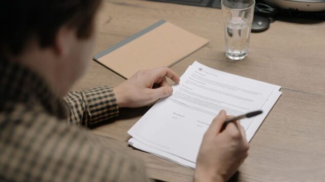 不動産の相続登記を司法書士に依頼する費用相場｜安くする方法も