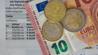 遺品整理の費用対効果を比較｜自分でやるか業者に頼むか