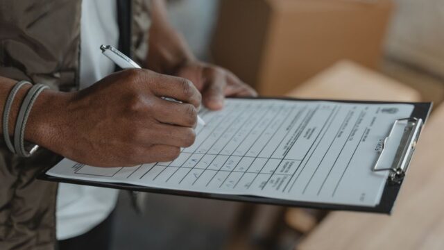 遺品整理の同意書ひな形を作成するイメージ