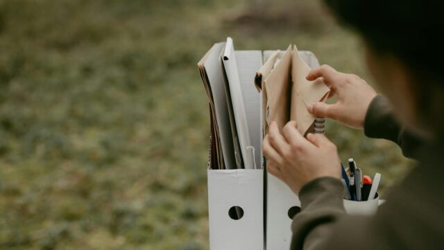 遺品整理の書類の整理｜残すべき重要書類・処分の仕方・個人情報の注意点