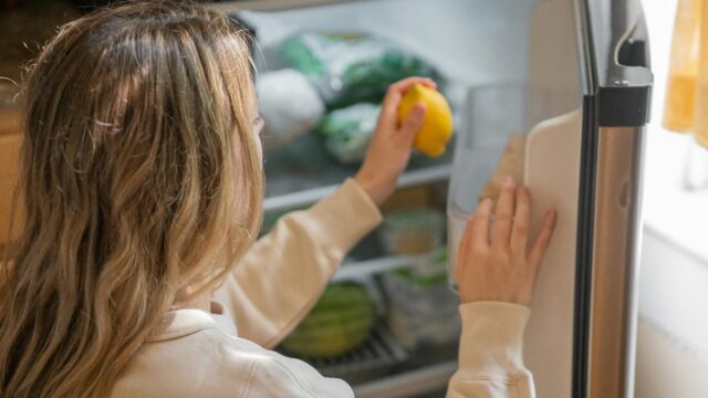 冷蔵庫の中身の処分方法｜食品の捨て方と引っ越し・遺品整理での対応