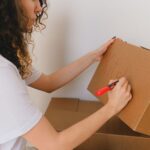 相続放棄を考えているとき家財を処分していい?片付け前に確認すべきこと 相続放棄前に家財処分を確認するイメージ