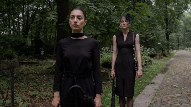 火葬式の服装マナー｜遺族・参列者は喪服か平服か、注意点も解説