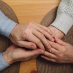 認知症介護のイライラ対処法｜症状理解と接し方のコツ