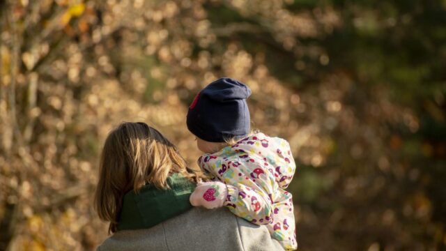 グスケットとは？片手抱っこ紐の特徴と使い方・選び方の目安