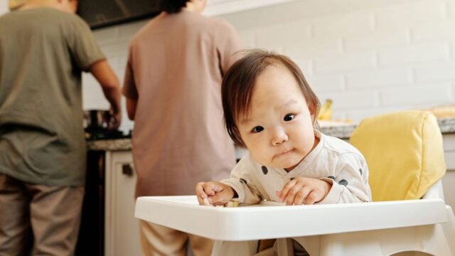 ハイチェアはいつから？｜腰すわり後の使い始め目安と選び方