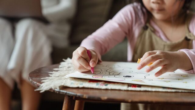 キッズデスクのおすすめ｜何歳から使える？選び方と人気ブランド