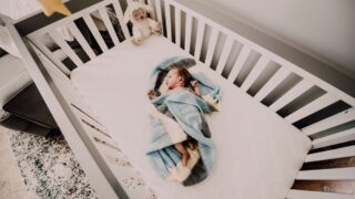 スワドルアップと突然死｜SIDSの公的情報と睡眠環境の基本